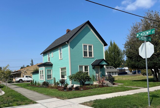 Building Photo - LaGassey - 802 A/B/C Unit A