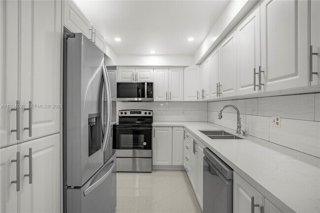 Photo - 1300 St Charles Pl Unidad 301