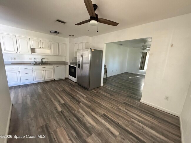 Photo - 805 Camellia Dr