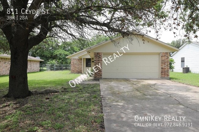 Photo - 811 Clyde St