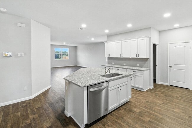 Photo - 211 Rainmaker Ln