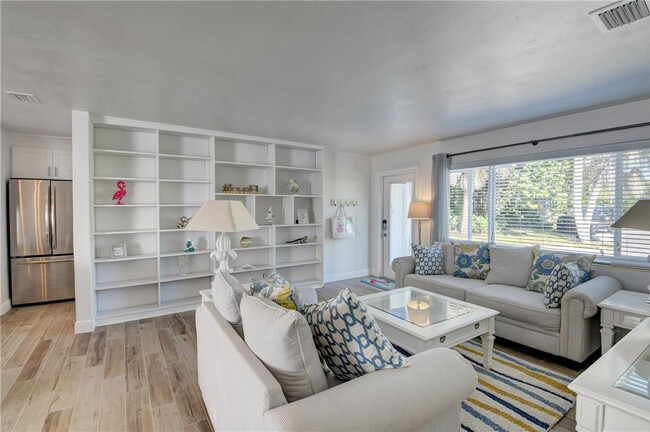 Photo - 10 S Swinton Cir