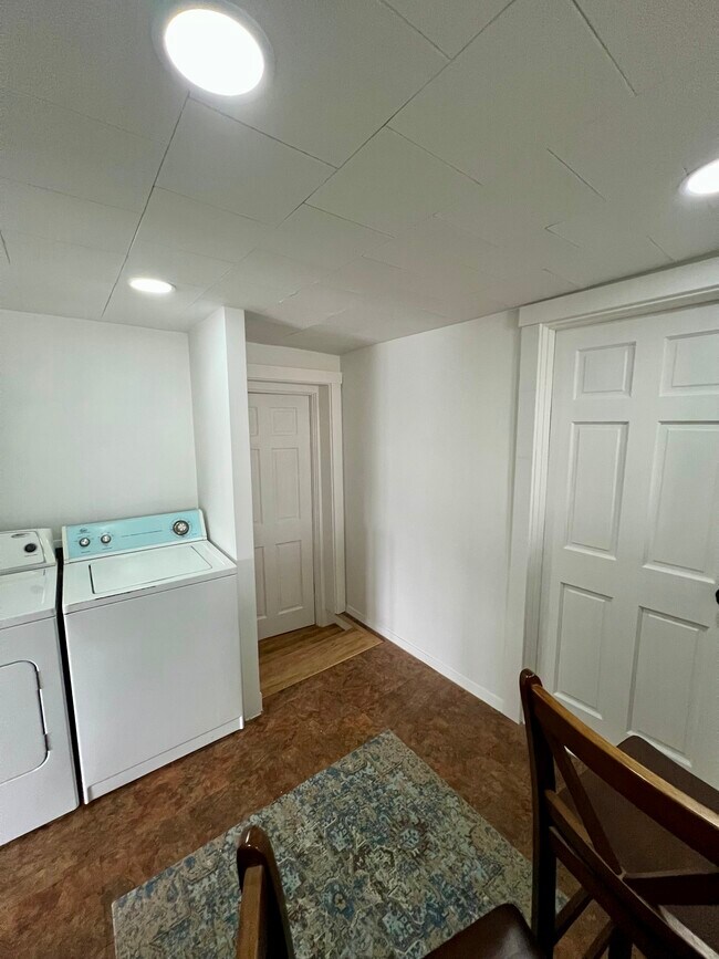 Shared Laundry - 172 Princeton Ave