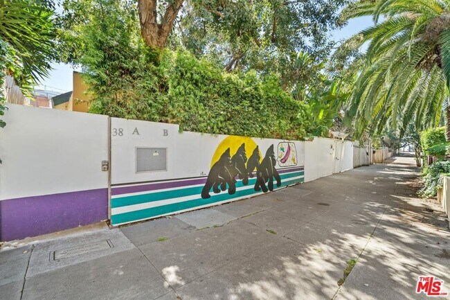 Photo - 38 20th Avenue, Los Angeles, CA 90291 - 2 ...