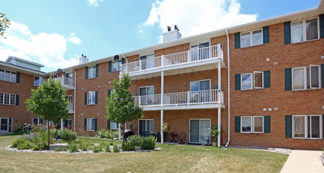 Colonial Court Apartments