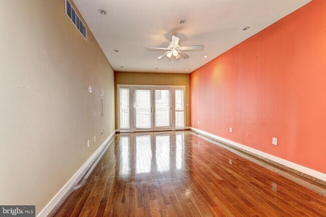 Photo - 1724 Fleet St