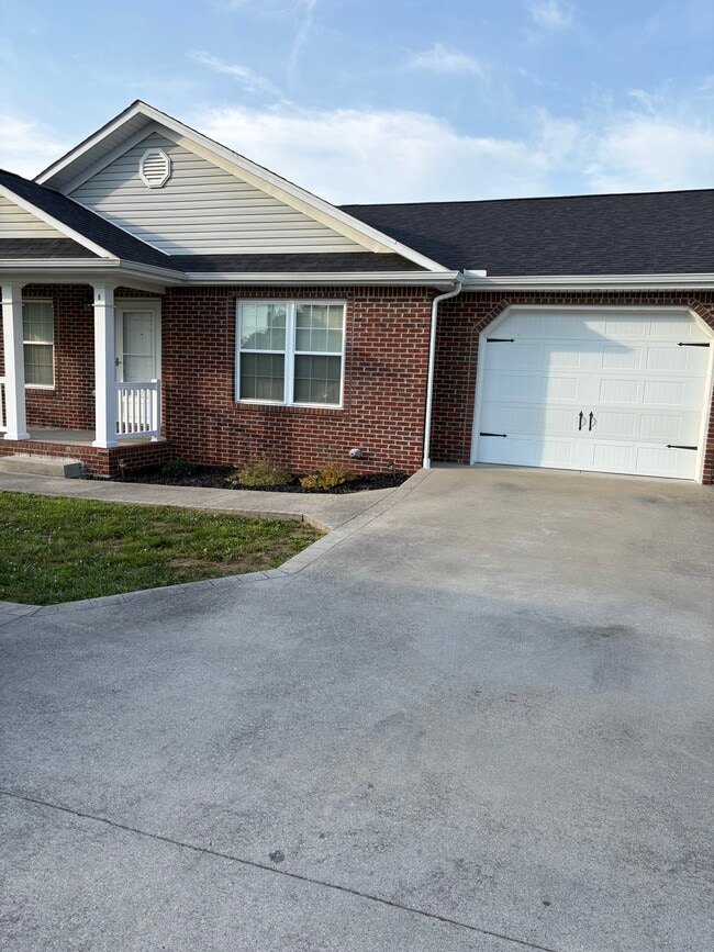 Photo - 1548 Thurman Rd