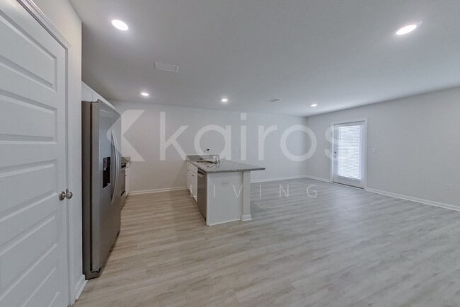 Photo - 209 Monarch Ln