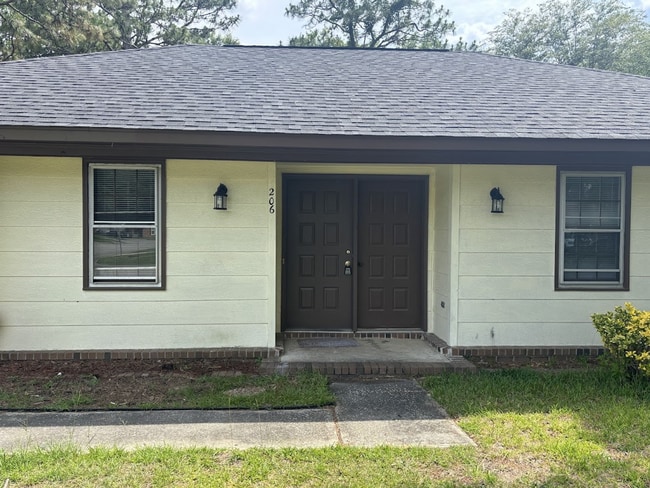 Photo - 3 Bed/2 Bath Ranch Style Home!