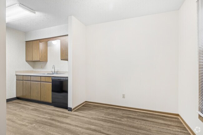2BR, 2BA - 1,039SF - Dining Room