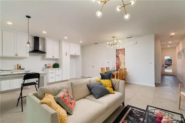 Photo - 18 Warbler Ave