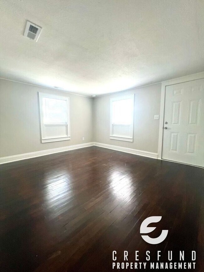 Photo - Bright and Cozy Cottage Style 2 Bedroom 1 ...