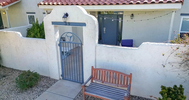 Building Photo - Fully Furnished 2 Bedroom Townhouse in a Resort Style Community!