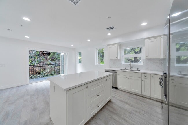 Photo - 7108 Ramsgate Ave Unit 7108 Half