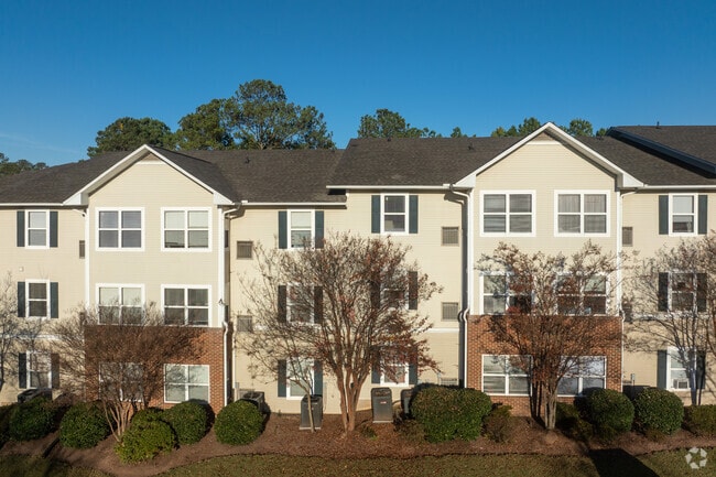 Photo - Lakeside Gardens