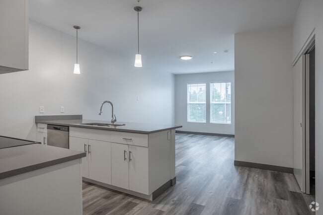 1BD, 1BA - PARKWAY - 643 SQFT