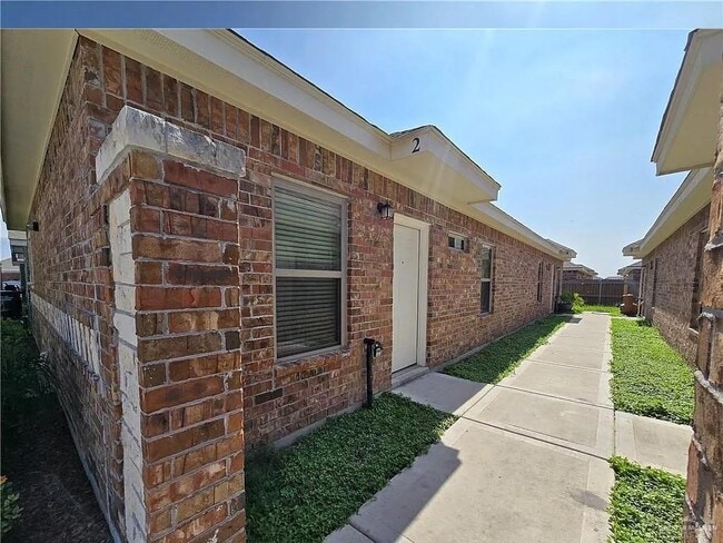 Building Photo - 2806 E Eisenhower Ave Unit 1 Rental
