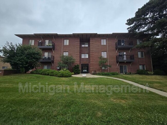Photo - 2725 E Maple Rd