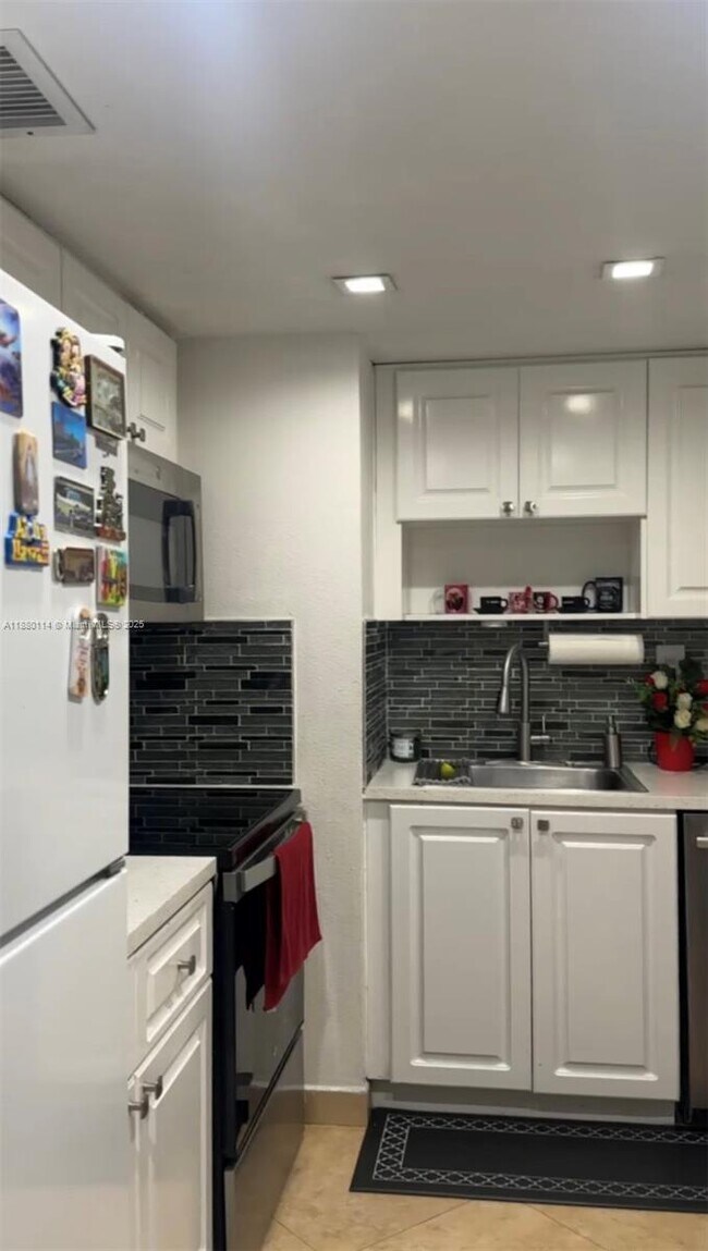 Building Photo - 5400 SW 77th Ct Unit 2F Rental