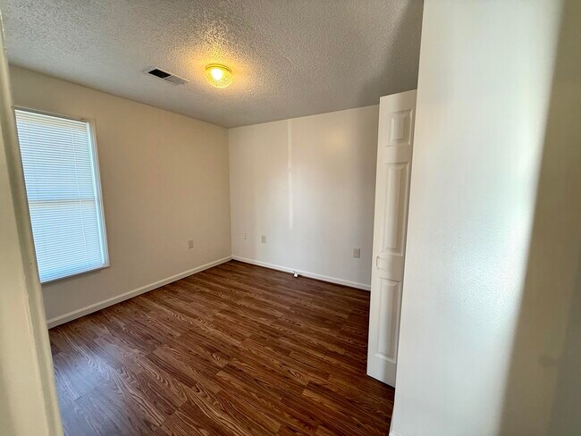 Photo - 33 Driftwood Cir