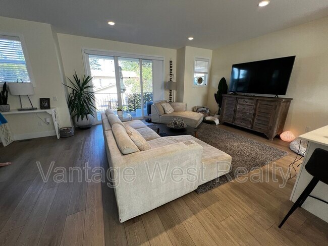 Photo - 3-1275 Brookside Ave