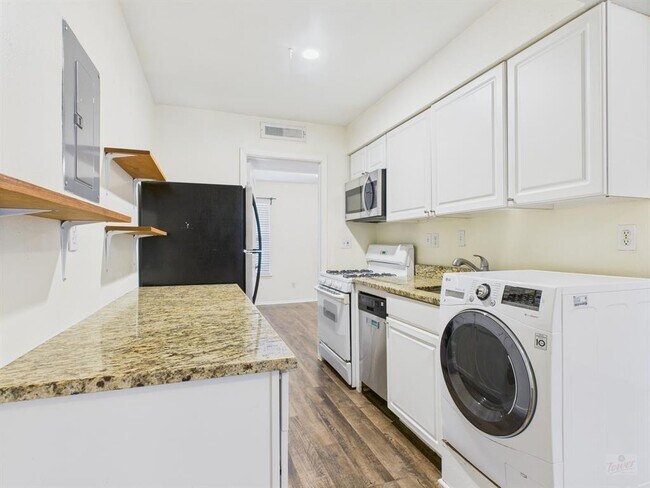 Photo - 1106 W 22nd St Unit 5