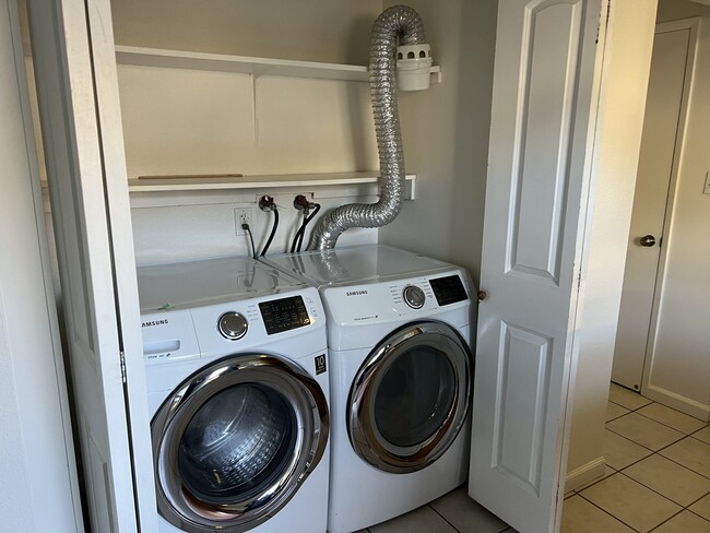 Photo - 2586 Tosca Way