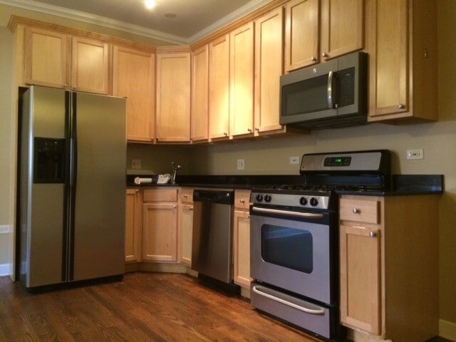 Kitchen 1 - 2128 N Hudson Ave Unit 104