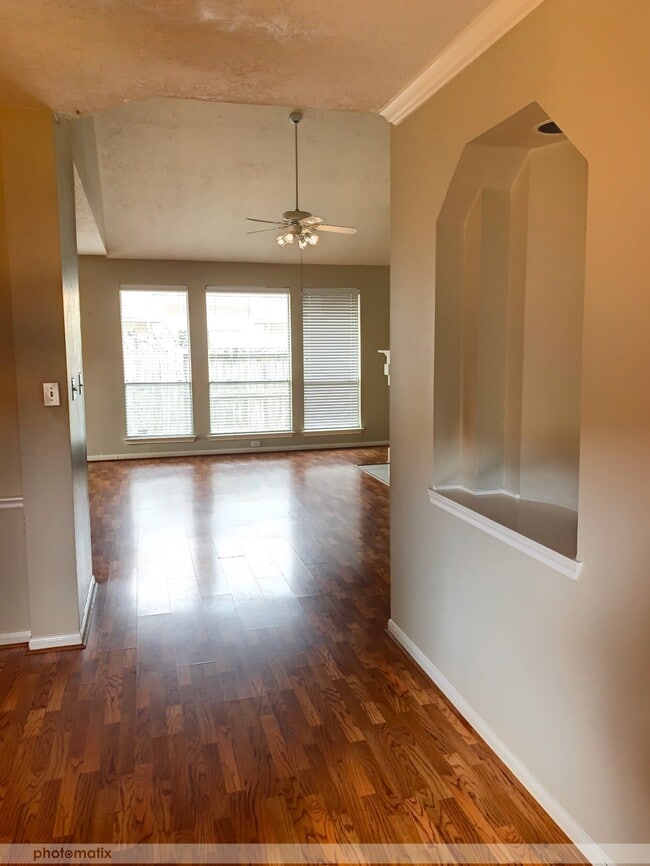 Photo - 202 Windrift Ct