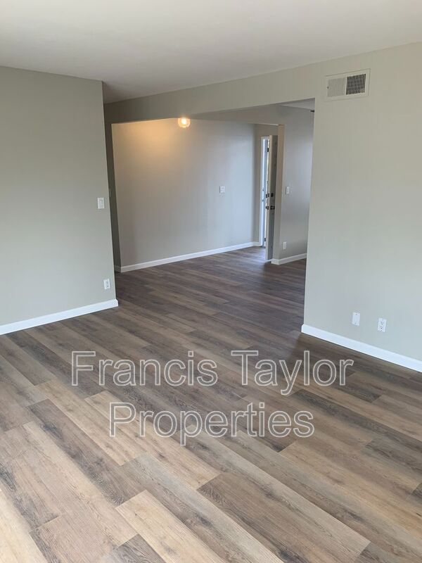 Photo - 909 Daisy St