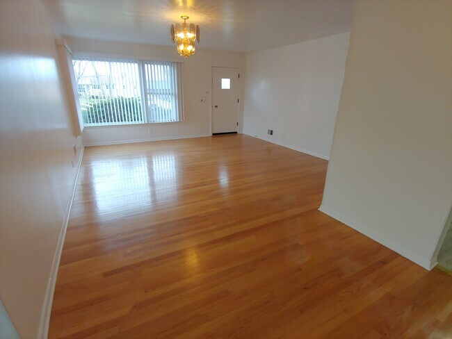 Living Room - 9312 Osceola Ave