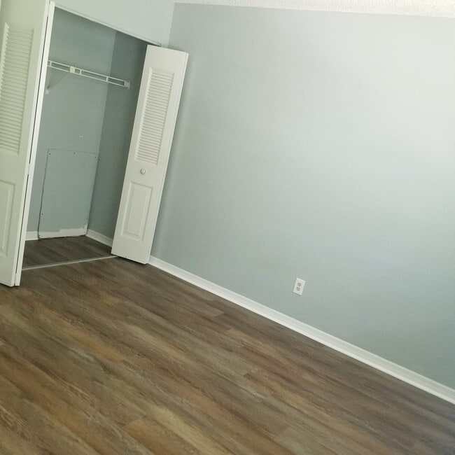 Photo - Oak Manor Apartments