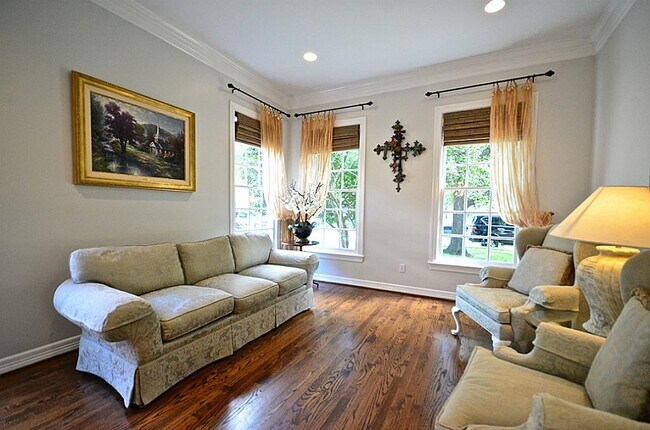 Photo - 4142 Villanova St