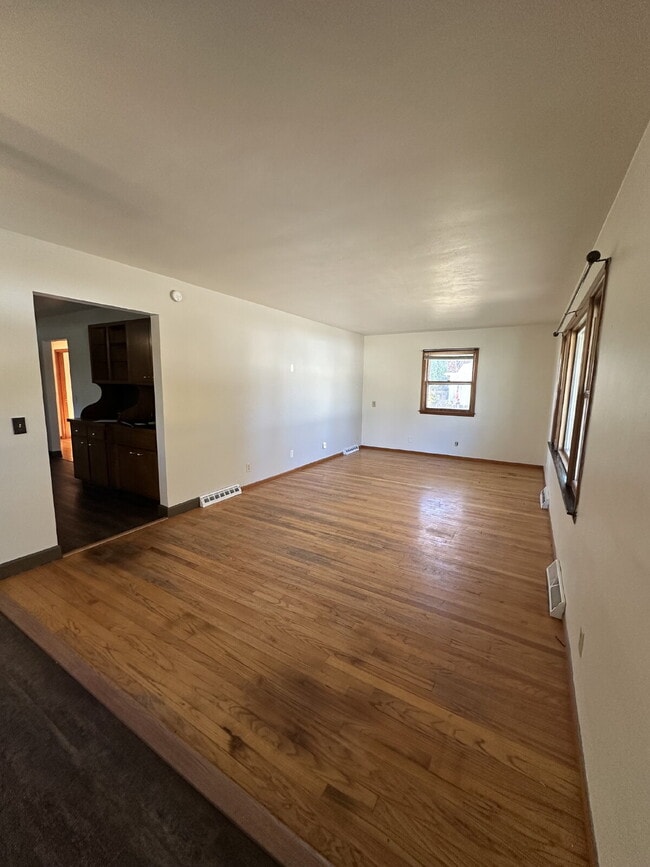 Photo - 1112 E Memorial Dr