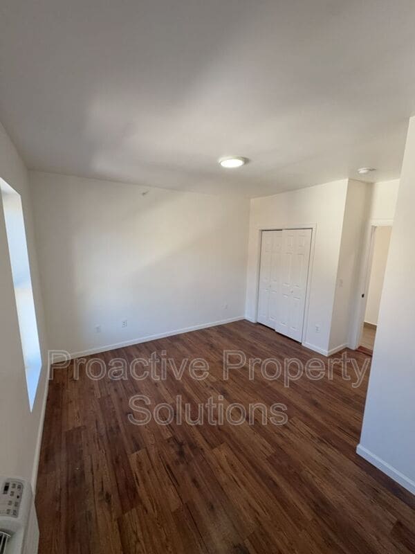 Photo - 730 N Main St