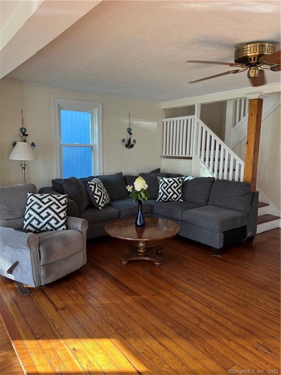 Photo - 48 Lawrence Ave