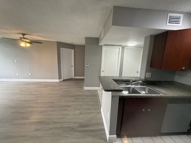 Photo - 2880 N Oakland Forest Dr