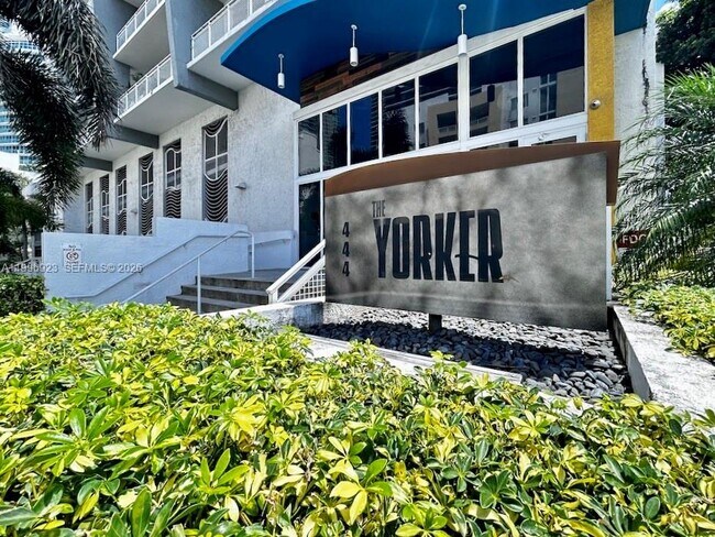 Building Photo - 444 NE 30th St Unit 707