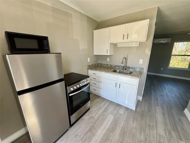 Photo - 410 S College Dr