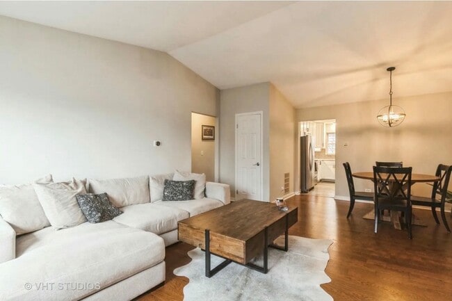 Photo - 104 E Winchester Rd