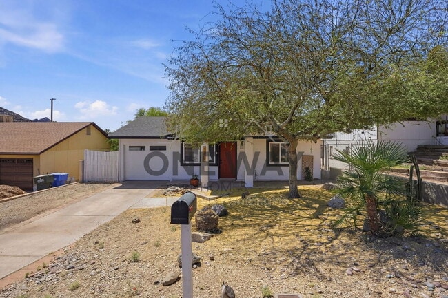 Building Photo - 1329 E Cholla St