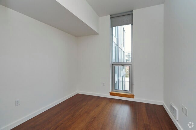 2BR, 1BA - 690 SF