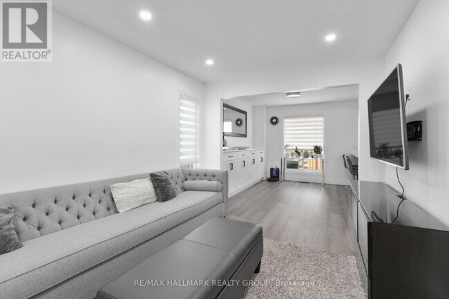 Photo - 2 Newport Crescent