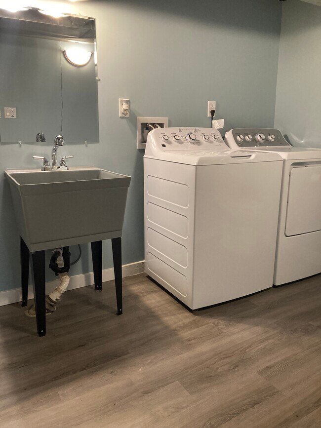 Photo - 611 W 17th St