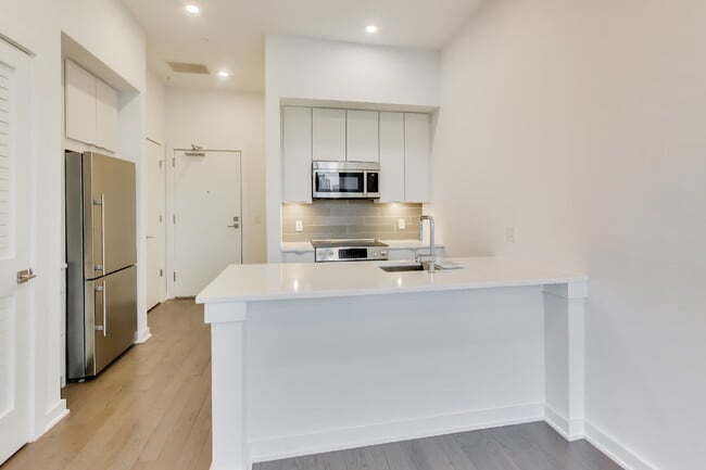 Photo - Top floor residence in elevator building with sweeping views. Unit #606