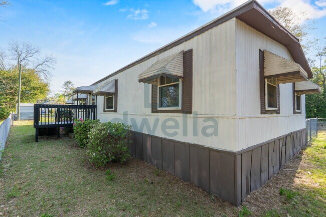 Photo - Location Perfection! Beautifully Renovated 3-bedroom, 2-bath home in the highly sought-after Lexi...