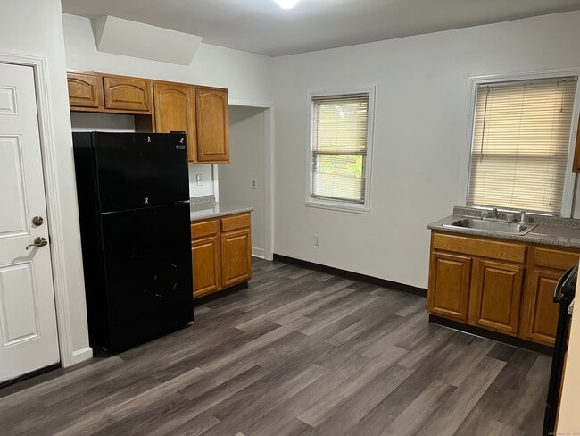 Building Photo - 4 Magnolia St Unit 2