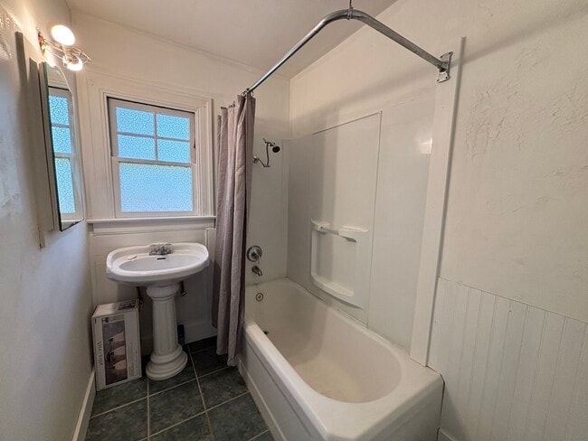 Photo - 2896 Coloma St