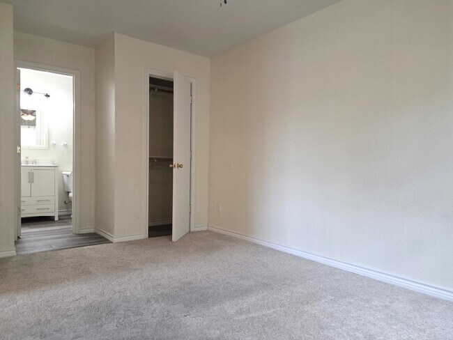 bedroom - 513 Wolf St