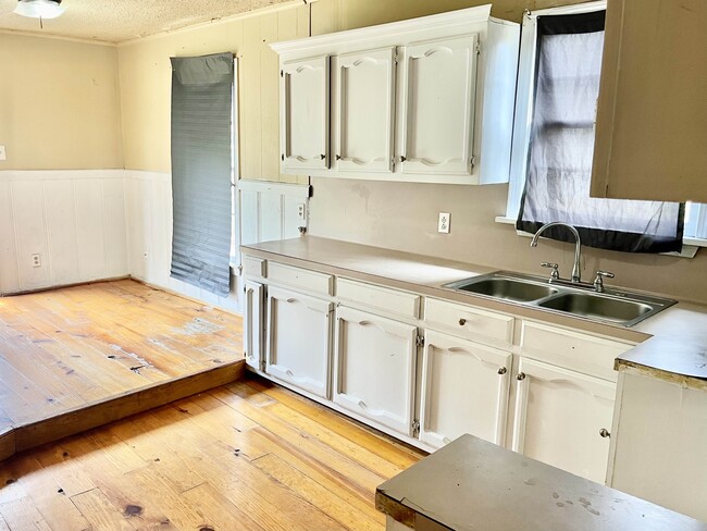 Photo - 5967 Byron Ave